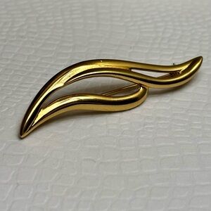 Vintage Monet Gold-Tone Abstract Wavy Brooch Pin